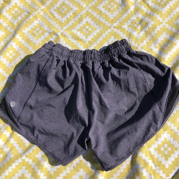 Rare lululemon hotty hot shorts - Picture 4 of 5